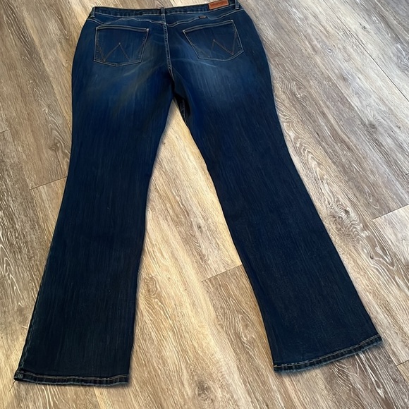 Wrangler high rise bold boot cut jeans size 20W long med/dark wash - Picture 11 of 13